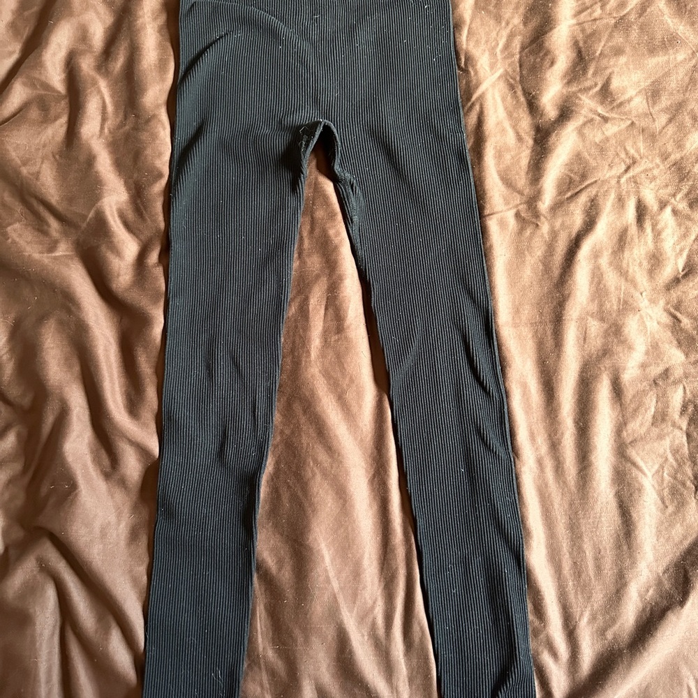 Pretty Little Thing Ribbed Leggings - Picture 4 of 4